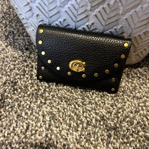 New! Coach Turnlock Card Case With Rivets